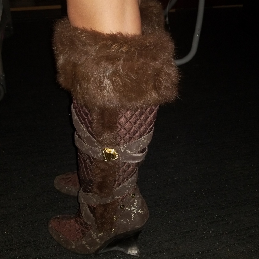 Boots - Picture 3 of 6